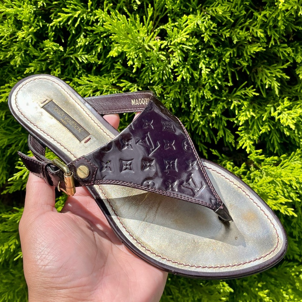 Louis Vuitton LV Logo Monogram Amarante Vernis Thong Sandals - Picture 2 of 12